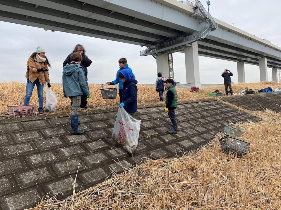 RiverCleanUpTKY's tweet photo. From Saturday at the river!
With the French International School
#tokyoriverfriends #rivercleanup #plogging #cleanup #trashtag #plogger #dontlitter #ゴミ拾い #ボランティア #ビーチクリーン #beachclean #garbagepickup https://t.co/b0bTygVUPC