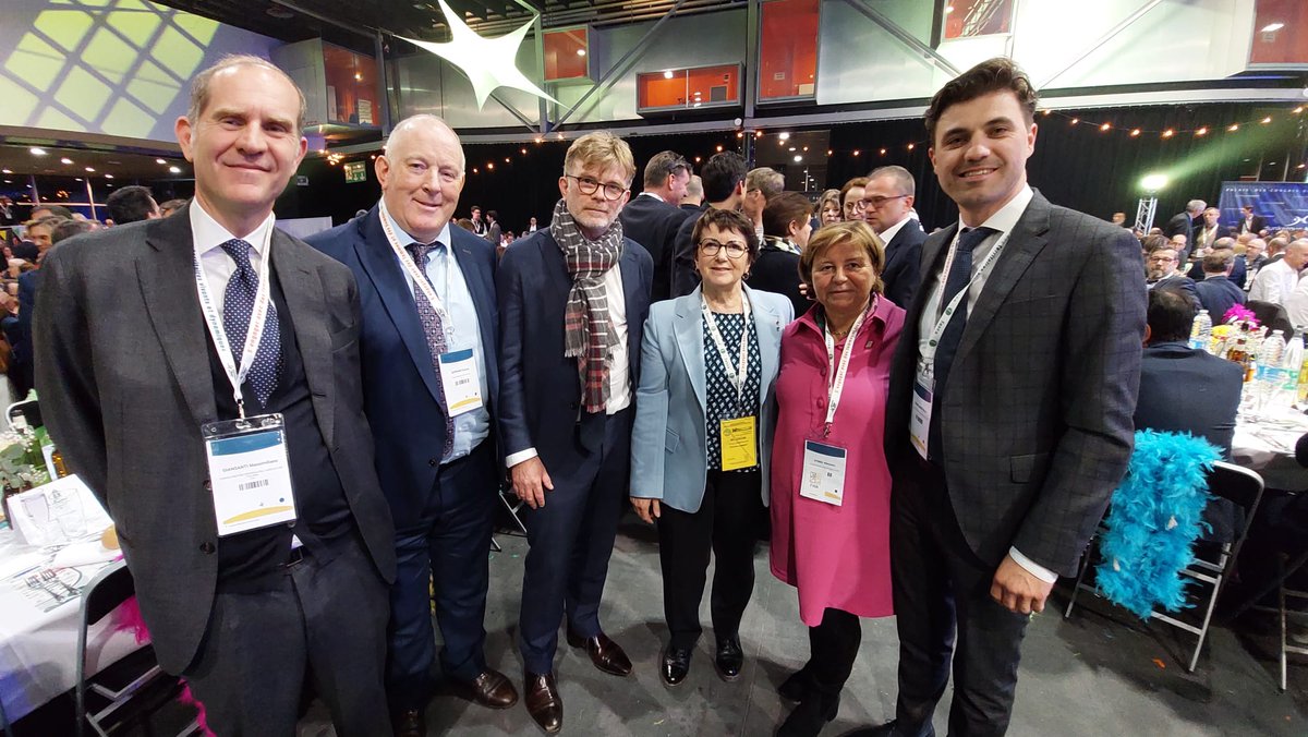 Aujourd'hui au congrès de la <a href="/FNSEA/">La FNSEA</a> président of <a href="/Confagricoltura/">Confagricoltura</a> <a href="/masgiansanti/">Massimiliano Giansanti</a> met with <a href="/MFesneau/">Marc Fesneau</a> Ministre de l'agriculture, Mme @ChLambert_FNSEA <a href="/COPACOGECA/">COPA-COGECA</a> président, <a href="/IFAmedia/">Irish Farmers' Association</a> président, <a href="/FWAgriculture/">Fédération Wallonne de l'Agriculture</a> <a href="/TRompelberg/">Thijs Rompelberg</a> from <a href="/LTONederland/">LTO Nederland</a>