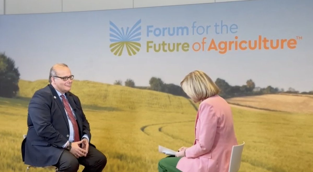 Delighted to have @FAO Chief Economist @MaximoTorero in Brussels this week. He spoke at the @ForumForAg & met with @FAOBrussels partners @OACPS, @Enabel_Belgium, NGOs & Media: We need good food for all, today and tomorrow.