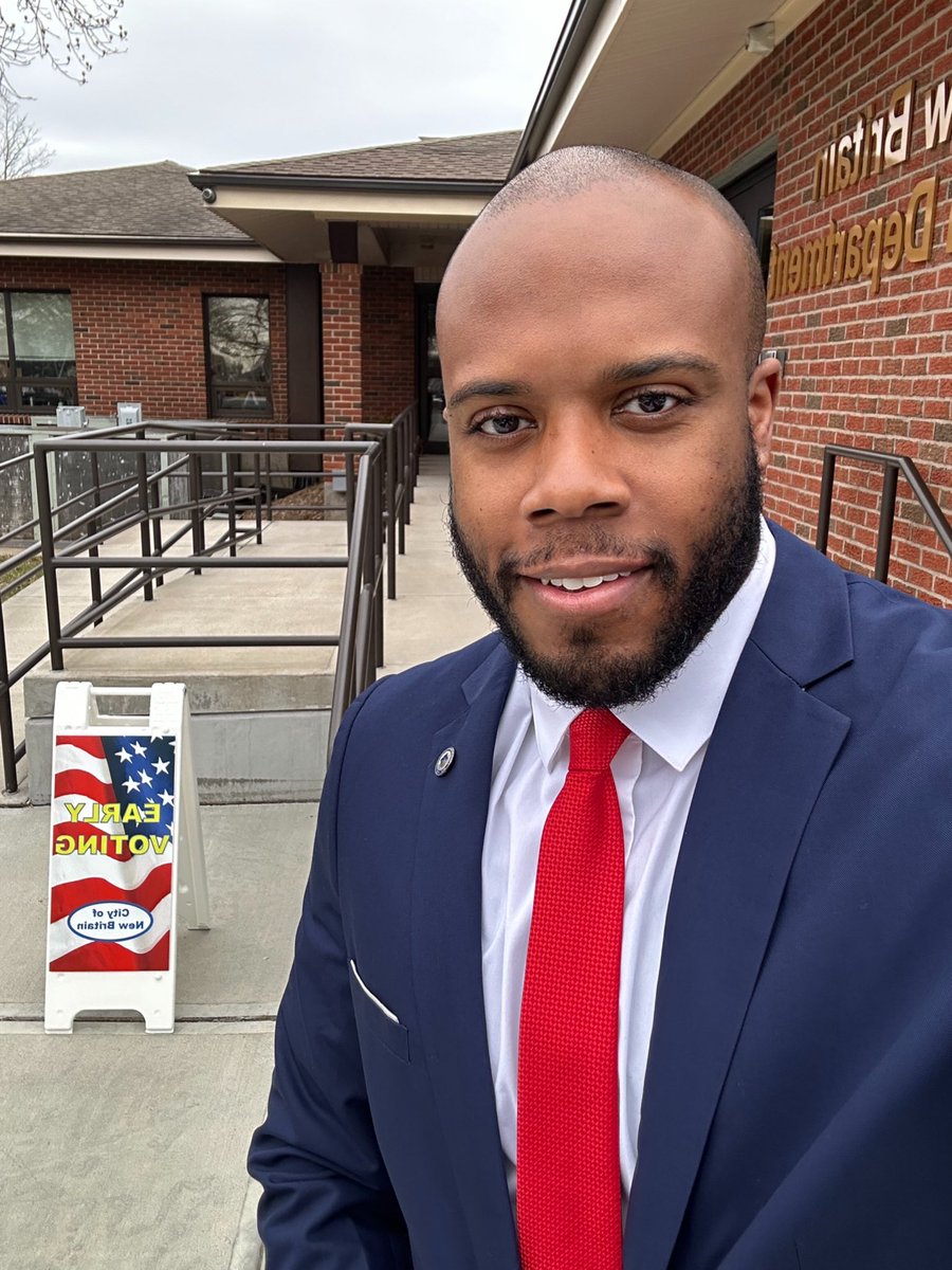 TremellCollins's tweet photo. Early Voting in Connecticut. What are your thoughts? https://t.co/nwrILhapbb