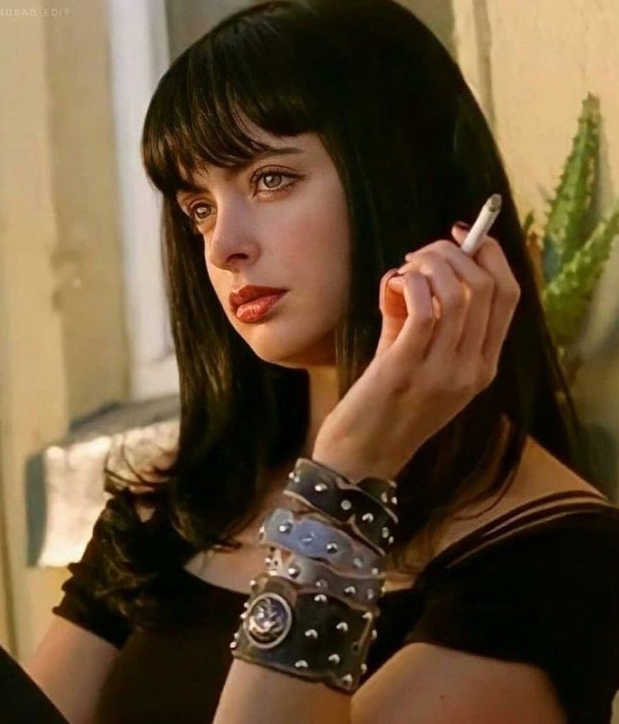 TheCinesthetic's tweet photo. Krysten Ritter in Breaking Bad https://t.co/EcHY4FdtQQ