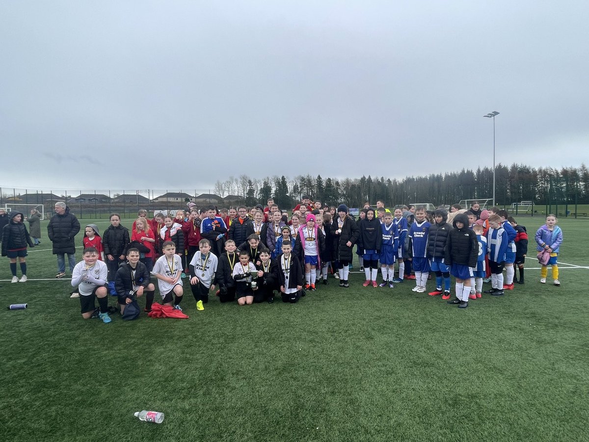 ASAuchenharvie's tweet photo. #NAEvents 💛🖤

Despite the bad weather we had a great time at the @Auchenharvie cluster Easter Cup at @KilwinningSC

🥇 @HayocksPS 
🥈 @Caledonia_PS

Girls section
🥇 @glencairn_ps
🥈  Hayocks

Massive thanks to our volunteers. We couldn’t do it without you 🙏🏻

@NAActiveSchools https://t.co/QAgJjpTUu6