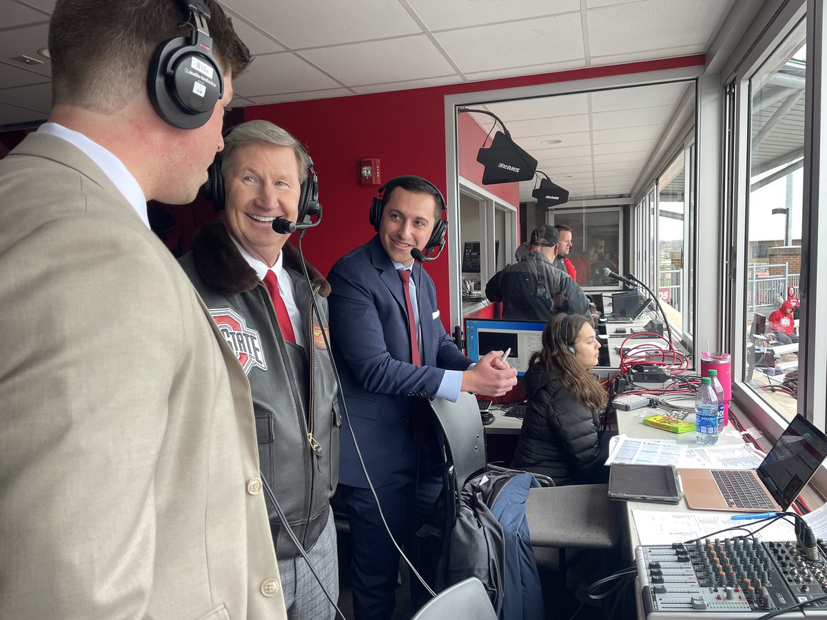 Cheering on @OhioStateSB tonight! Joined the @BigTenPlus crew during the second inning and had a great time chatting with the student broadcasters. #GoBucks