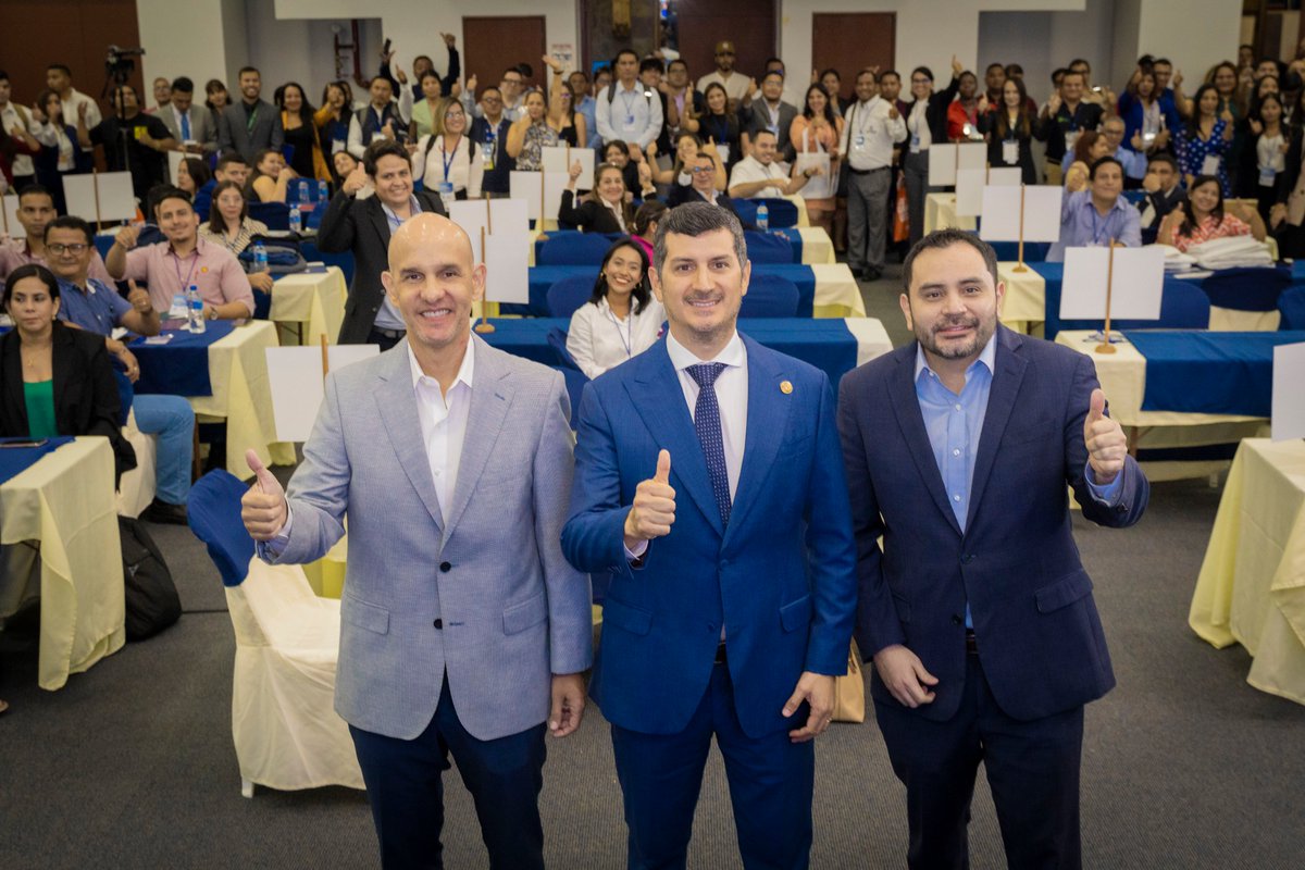 lacamaragye's tweet photo. Hoy la Cámara de Comercio de Guayaquil inauguró la Macro Rueda de Negocios, un encuentro entre compradores y vendedores. Nuestro presidente Miguel Ángel González brindó palabras de bienvenida al evento y señaló que el comercio es esa fuerza indetenible como el tiempo, poderosa como el viento, que genera progreso, bienestar y desarrollo.

En esta jornada se realizan conferencias, sesiones de networking y citas de negocios, ¡una gran oportunidad entre la oferta y demanda! 

Agradecemos a los asistentes, empresas participantes y auspiciantes.
#MacroRuedaNegocios #CCG #Networking #Negocios