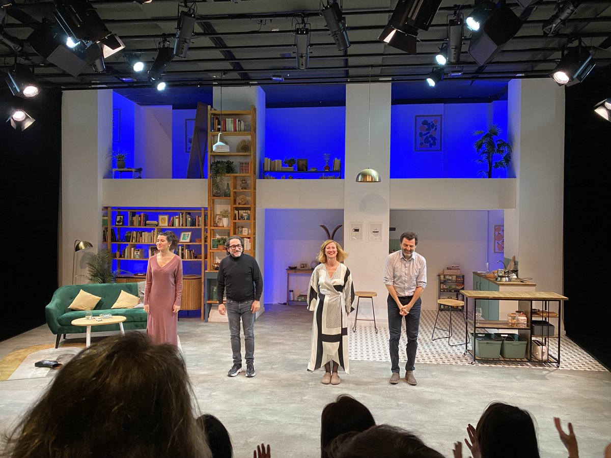 Al <a href="/teatreakademia/">Teatre Akadèmia</a> #LaVeritatDeLaMentida. Una entretinguda comèdia de Florian Zeller i dirigida per Guido Torlonia on <a href="/laconchamilla/">concha milla</a>, <a href="/frankcapdet/">frank capdet</a> i l'@AidaLlop es complementen a la perfecció amb <a href="/IannielloEnrico/">Enrico Ianniello</a> que una vegada més brilla amb llum pròpia. <a href="/OnTeatreBatega/">Onelteatrebatega</a>
