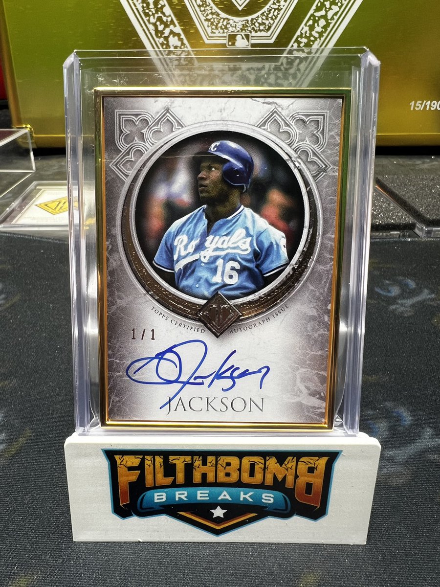 filthbombbreaks's tweet image. 2023 Topps Transcendent has been a Documentary! Cuts, Relics, 1/1’s, this product literally has it all. If you want actual cards that belong in a museum’s exhibit, this is the set!

@FilthbombBreaks • Only on the @fanaticslive app!

#toppstranscendent #transcendent