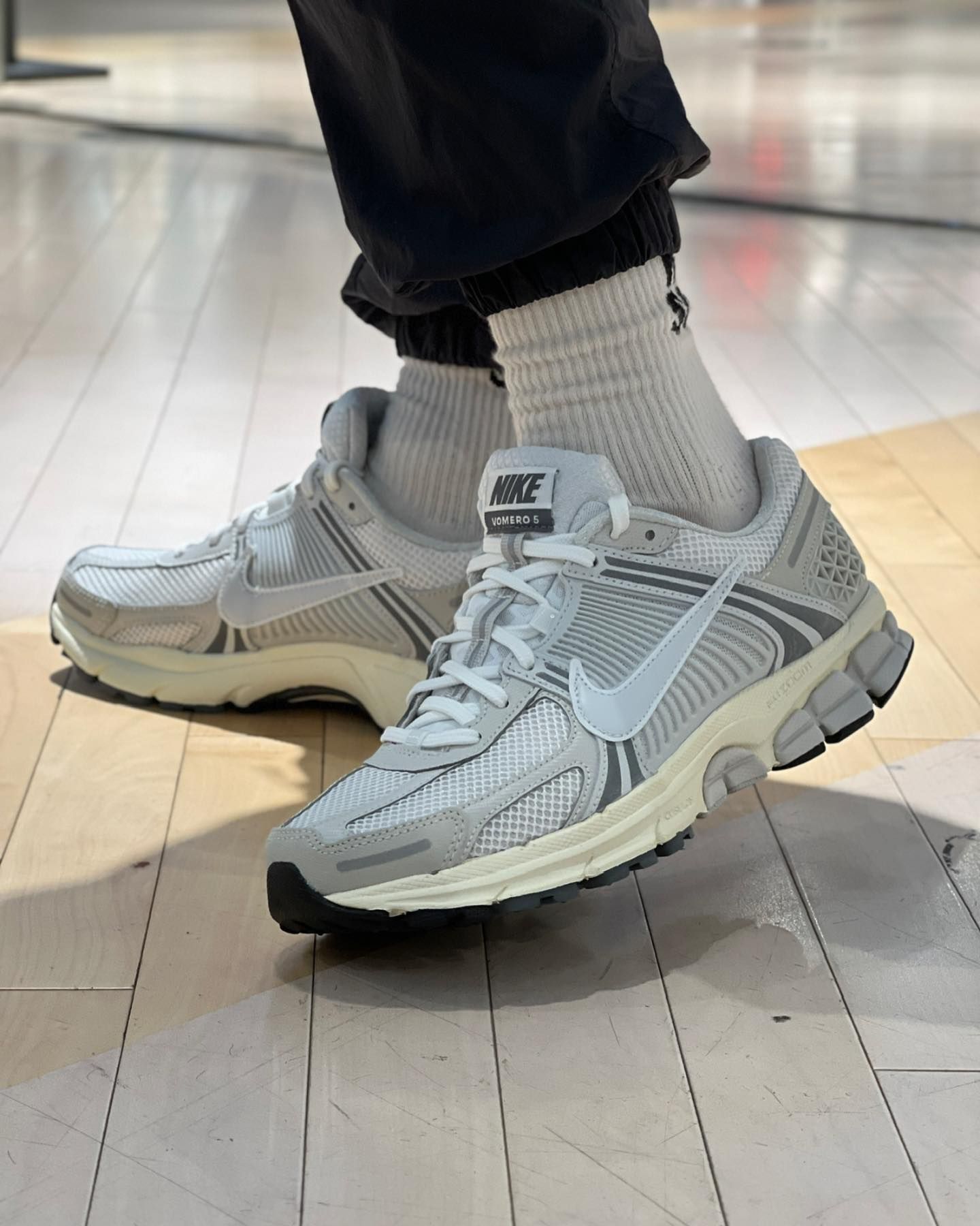 Nike vomero 5 se hotsell