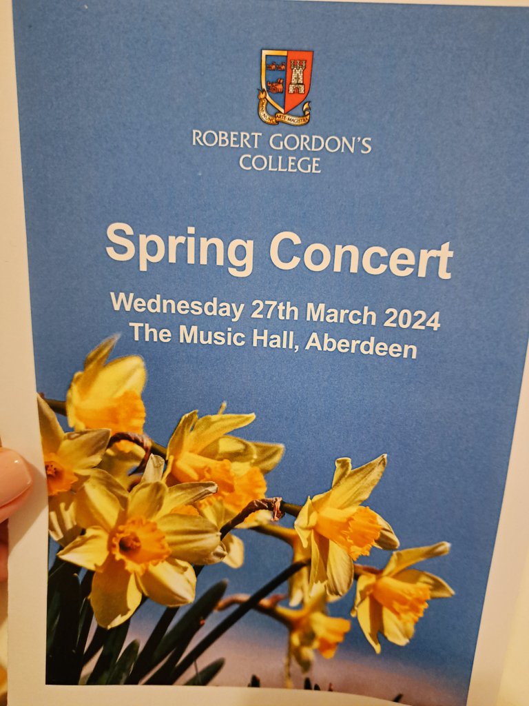 Full house at the Music Hall tonight for @robertgordons spring concert 🎶! Wonderful music and most amazing finale with the headmaster @robin_macp on the guitar 🎸! Congratulations to the fantastic music teachers and students - absolutely wonderful talent!