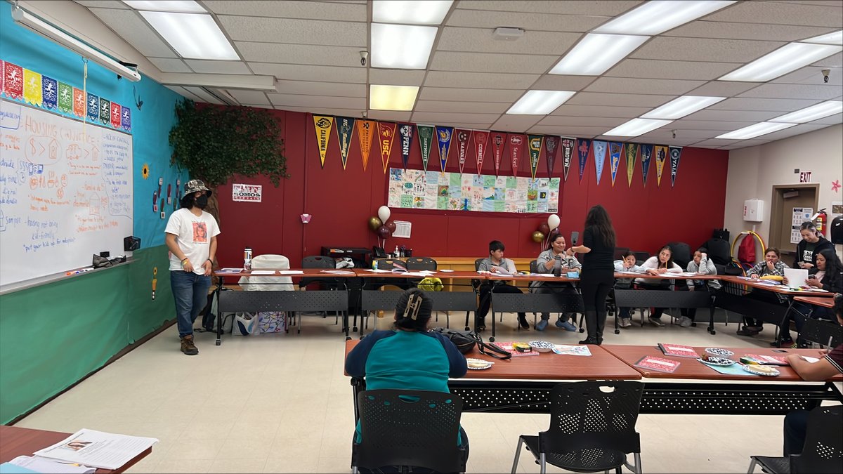 On Saturday, March 16, families gathered at the FIRST 5-funded Cesar Chavez Family Resource Center in San Jose for a poetry workshop. The event allowed attendees to write their poems and connect with their creativity! 📝