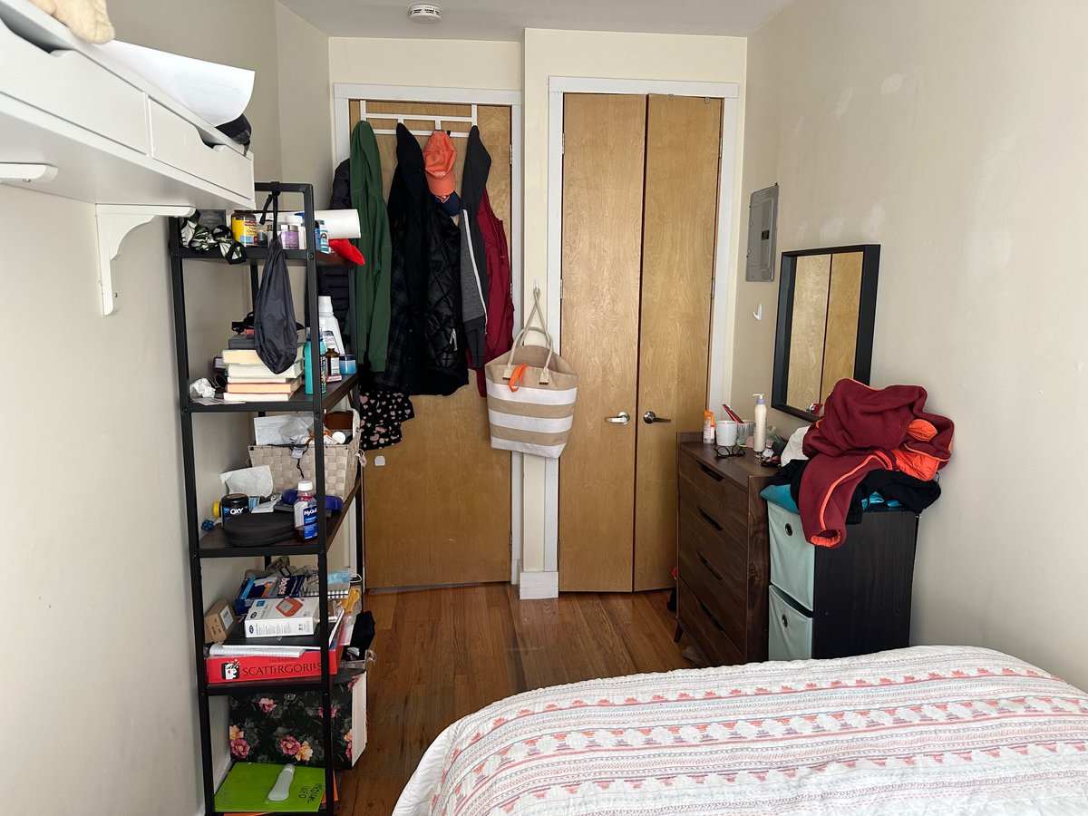 Hello! I have a room opening up in my apartment on May 1st! I live in bedstuy (next to the bedford-nostrand g stop) and it’s a 4bd/2ba place. Rent is $900+utilities, feel free to DM for any details!