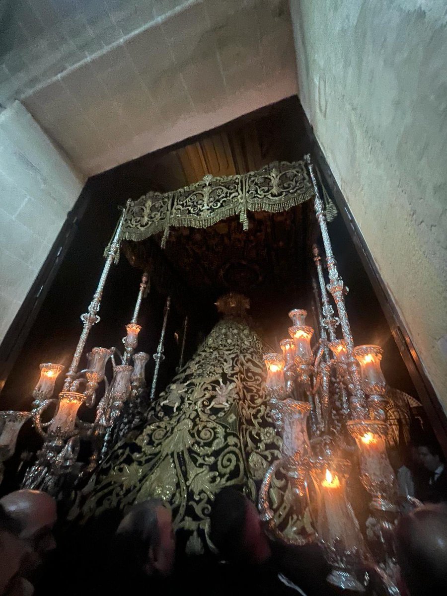 3caidasjerez's tweet photo. @TresCaidasArcos @BM_Gerena ⚫️ 22.50 | Pablo ha ayudado en todo momento a su padre, para poder ser quien guíe a los pies de la Santísima Virgen.

"Esta es la promesa que él nos dio: la vida eterna." https://t.co/6f30y5M4Y9
