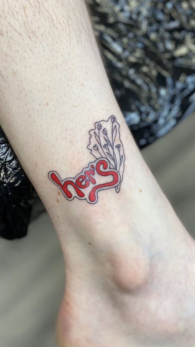 @HeistOrHit @ThatBandOfHers My wife suggested getting a tattoo of Her’s as a tribute, so got this today #RIPhers Thank you to @thefoxandrose_tattooist on IG