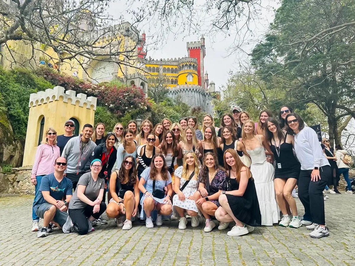 Elon University tweet media