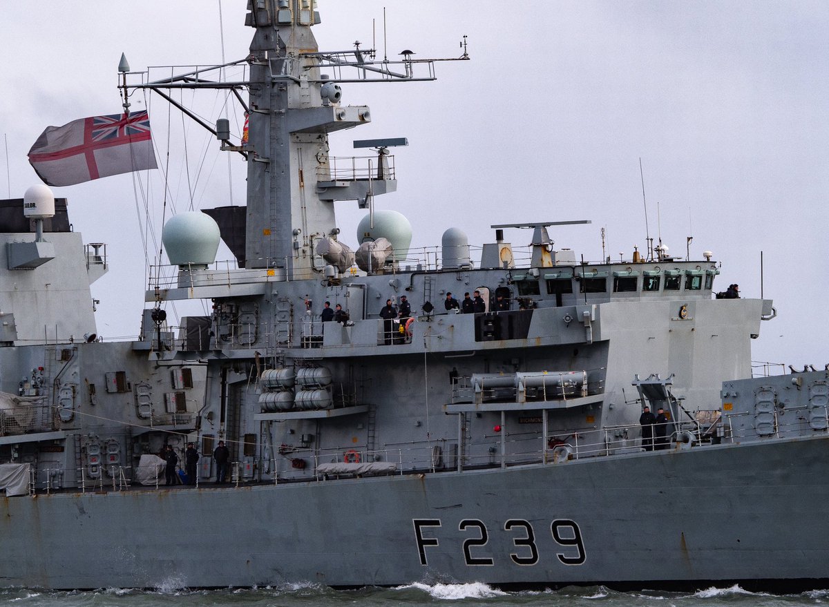 EaseToFive's tweet image. Goes to Red Sea at short notice, messes up Houthis with a new weapon system, comes home flying Battle Ensign.

That's how you Navy.

🇬🇧 💪

📷: @Tomleachphoto1