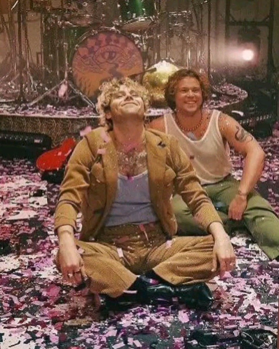 hourly lashton 🍉 (@hourlylashton) on Twitter photo 