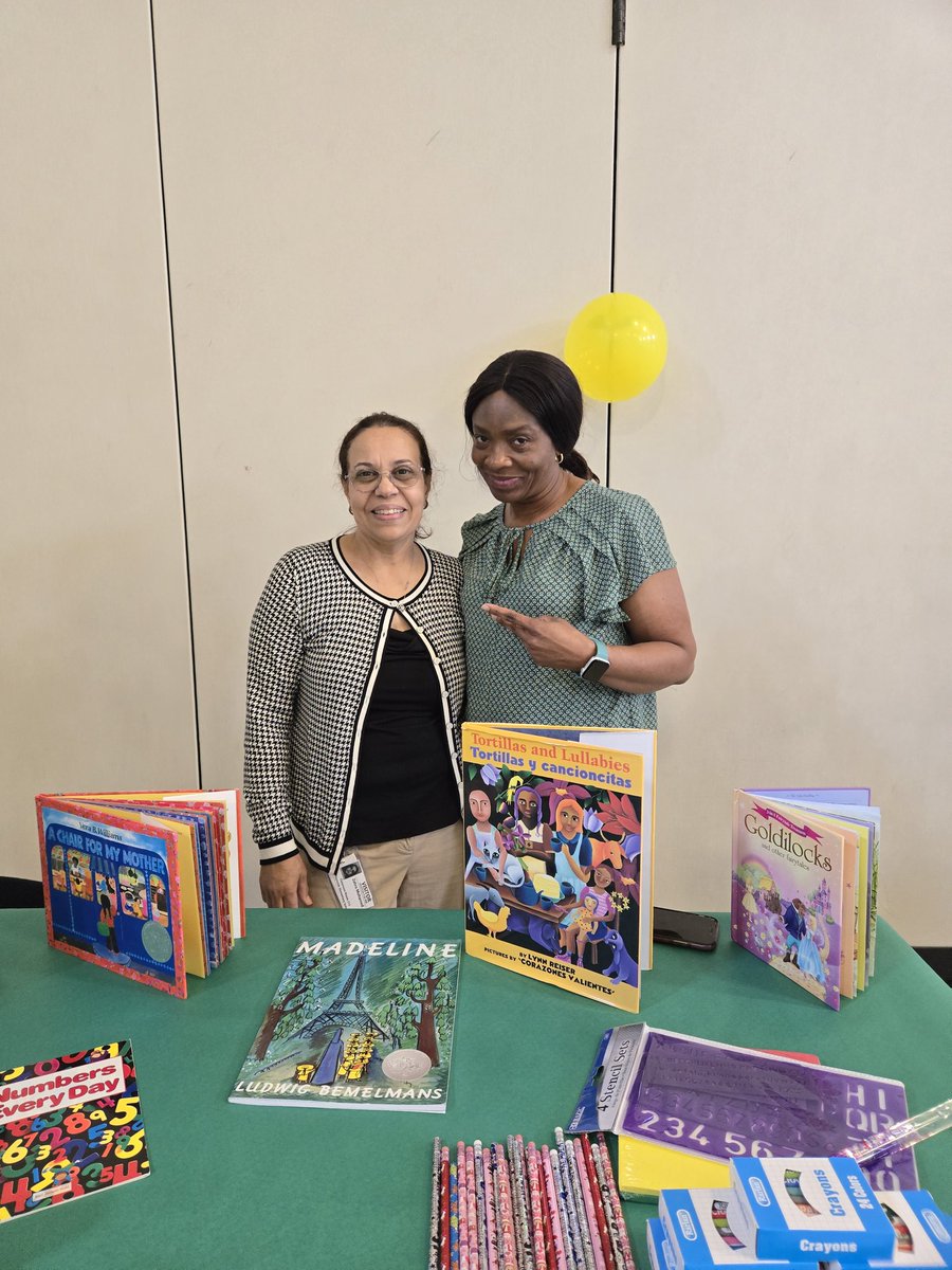 Literacy Night at @Reynolds_HISD We have literacy activities, games, and book giveaways! #LiteracyNight @HisdSouth @ea_mahoney