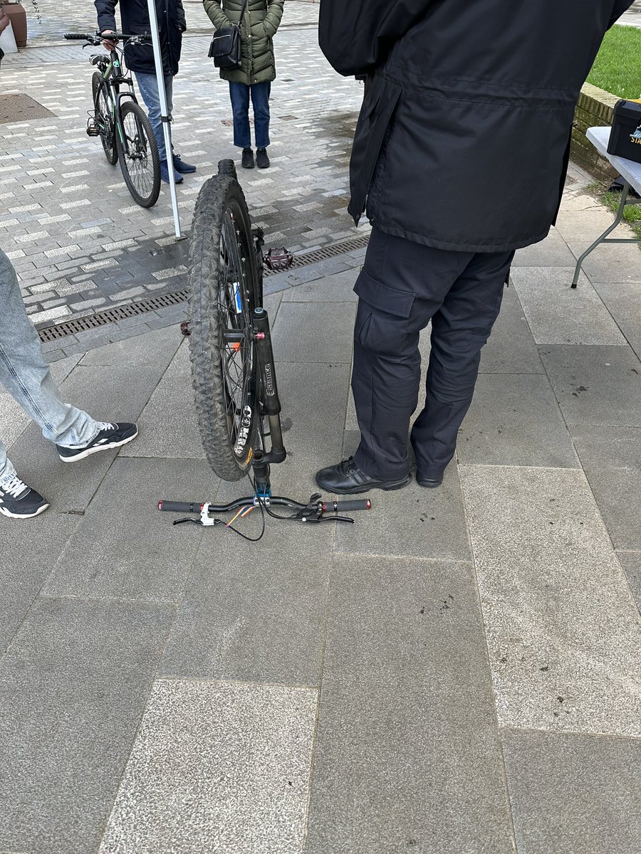 Officers managed to mark and register 9 more bikes with @bikeregister this afternoon. Please keep an eye out for our upcoming events. We are aiming to mark as many bike as possible in the coming months. All for free. #Acton #Ealing