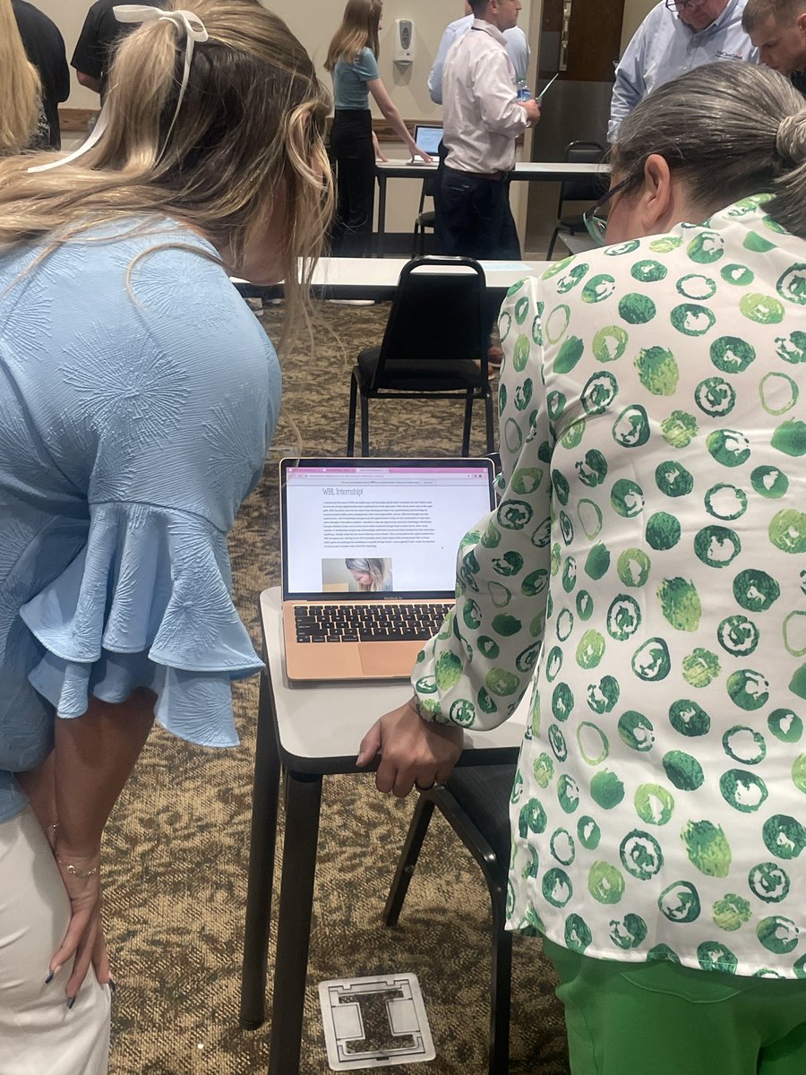 FBHSWBL_Carter's tweet photo. Awesome job @Hall_Schools Honors WBL students presenting Capstone E-portfolios today @LCCA_HS to @HallCountyWBL Advisory, Assistant Principals, and County School members. #gr8work #wblworks https://t.co/TUX7P4zWLu