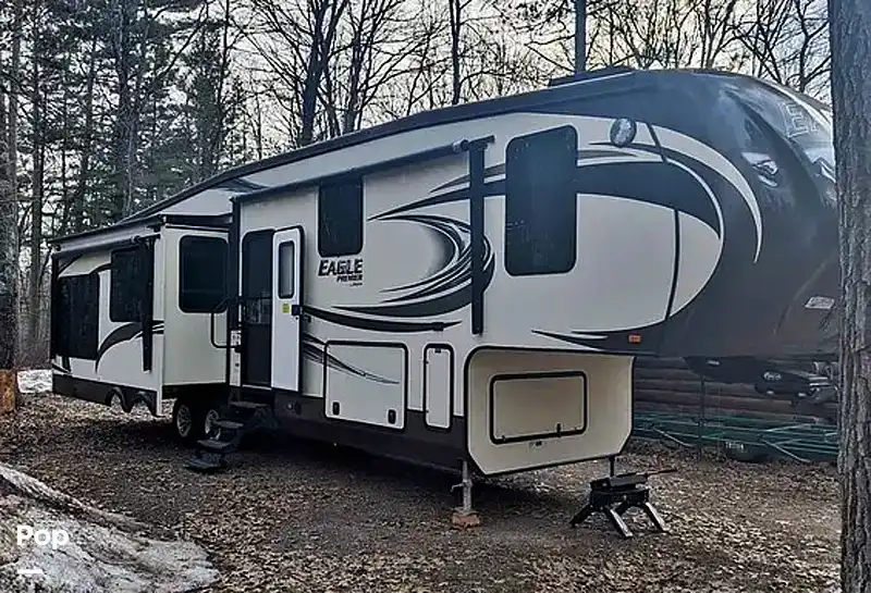 POPRVs's tweet image. Today's Featured Rig: 2014 Eagle 351RTLS for sale in Stone Lake, Wisconsin @ $39,200 #letsjayco @jaycorvs

Text or call Steve at (920) 740-0751. dlvr.it/T4jZSH