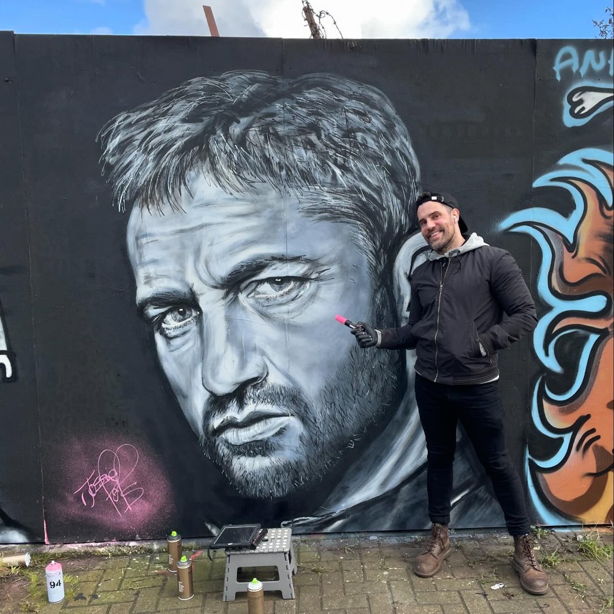 This incredible mural by @Jossiepops . It's not every day you see yourself larger than life on a wall! Truly honored and amazed. #ArtMeetsLife #MuralMagic #gerardbutler #bangor #streetart @GerardButler