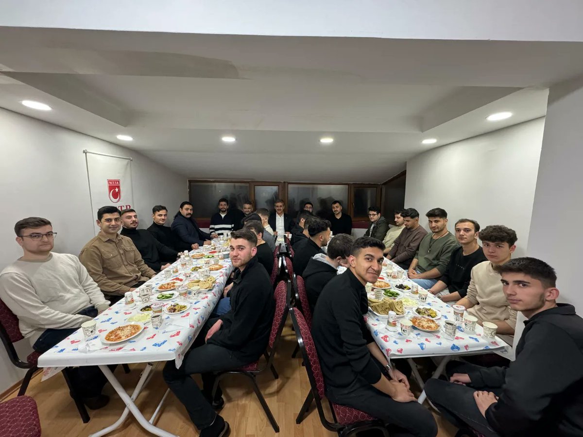 celalkose66's tweet photo. Yozgat Bozoksporumuzun golcüsü Reha Kurt ile birlikte Milli Türk Talebe Birliği'nde ve öğrenci kardeşlerimizin evinde sahur sofrasında genç kardeşlerimizle bir araya geldik.

Gençliğimize olan inancımız tam, Yeni Yozgat'ımızı gençlerimizle birlikte ihya edeceğiz. Rabbim ömürlerini bereketli, sağlıklı ve huzurlu eylesin.

#YozgataDeğer
#HazırızKararlıyız