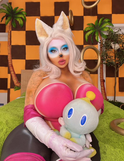 What would you let Rouge the Bat do to you? 🤤🖤🦇 https://t.co/s3EdhHtrO5