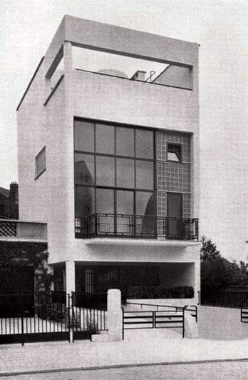 The glass house in Uccle, Brussels. 1935 (Protected in 1998, restauration 2002)
architect Paul Amaury Michel 1912-1988
#architecture #arquitectura