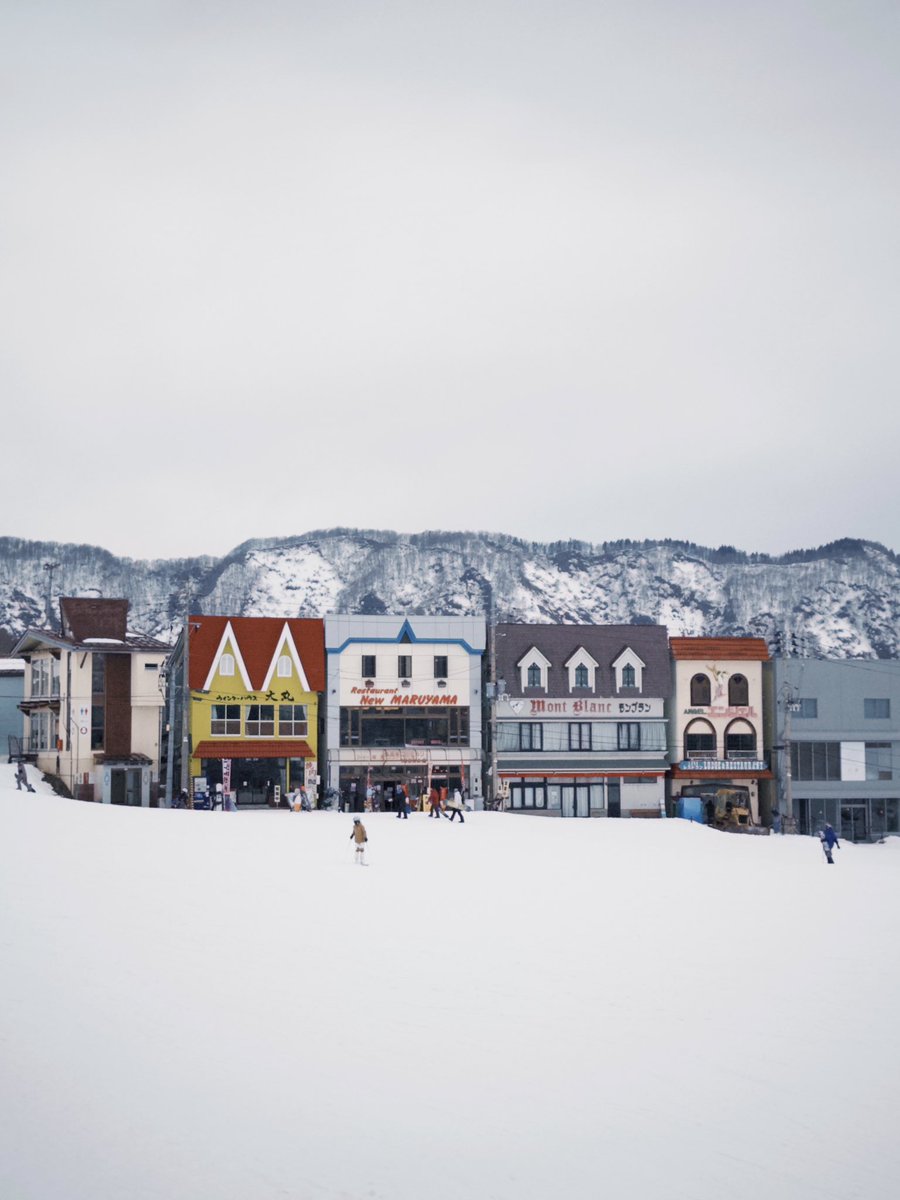 ここの様子が良い感じ。昭和レトロというかヨーロッパぽいというかなんかちょっと不思議な雰囲気を感じた。

#石打丸山スキー場
