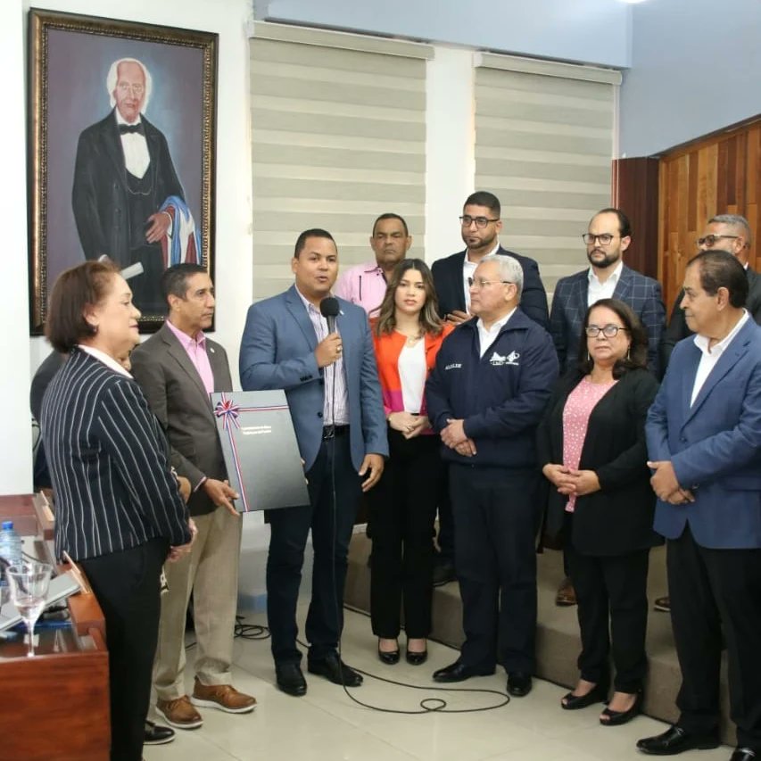 El concejo municipal de Moca reconoció hoy la productiva labor y los esfuerzos desplegados por la actual Junta Directiva de <a href="/ADEPE1/">ADEPE</a>, 2022-2024, encabezada por su presidente Ing. <a href="/CesarRosario/">Cesar Iván Rosario A.</a> y demás miembros, especialmente por las diligencias y logros obtenidos.