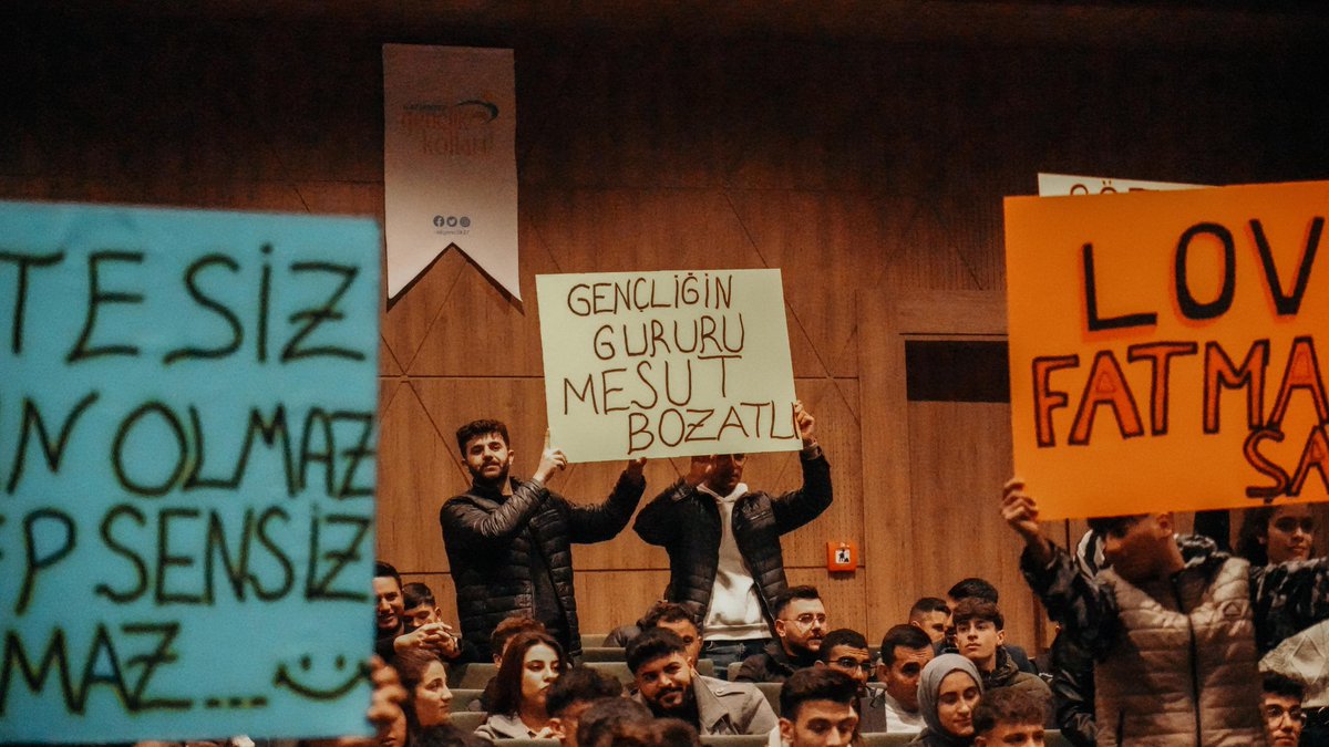 mesutbozatli's tweet photo. Gaziantep Büyükşehir Belediye Başkanımız sayın Fatma Şahin ile birlikte AK Parti Gaziantep Gençlik Kolları’mızın düzenlediği Gençlik Buluşması'nda memleketimizin geleceği gençlerimizle bir araya geldik.

Gençlerimizin enerjisi, coşkusu ve vizyonuna şahit oldukça yarınlarımıza daha büyük bir umutla bakıyoruz. 

İl Gençlik Kolları Başkanımız Sayın Mustafa Durmuş’a ve katılan tüm genç kardeşlerimize teşekkür  ediyorum.

@abdulhamitgul 
@FatmaSahin 
@avmustafadurmus