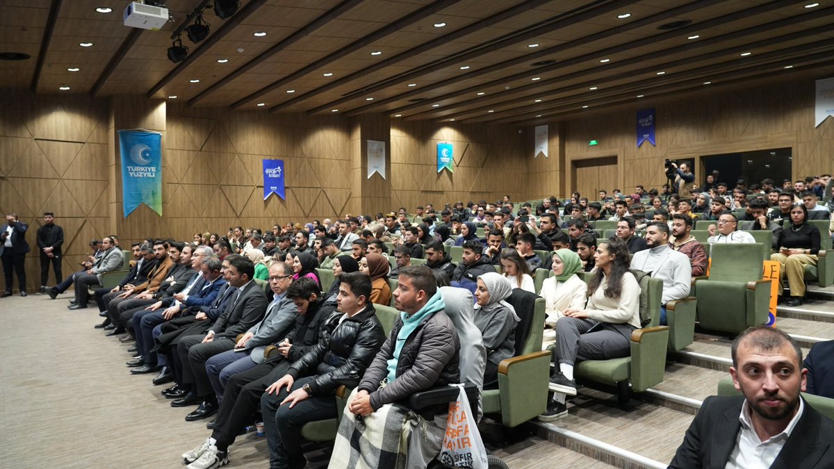 Gaziantep Büyükşehir Belediye Başkanımız sayın Fatma Şahin ile birlikte AK Parti Gaziantep Gençlik Kolları’mızın düzenlediği Gençlik Buluşması'nda memleketimizin geleceği gençlerimizle bir araya geldik.

Gençlerimizin enerjisi, coşkusu ve vizyonuna şahit oldukça yarınlarımıza