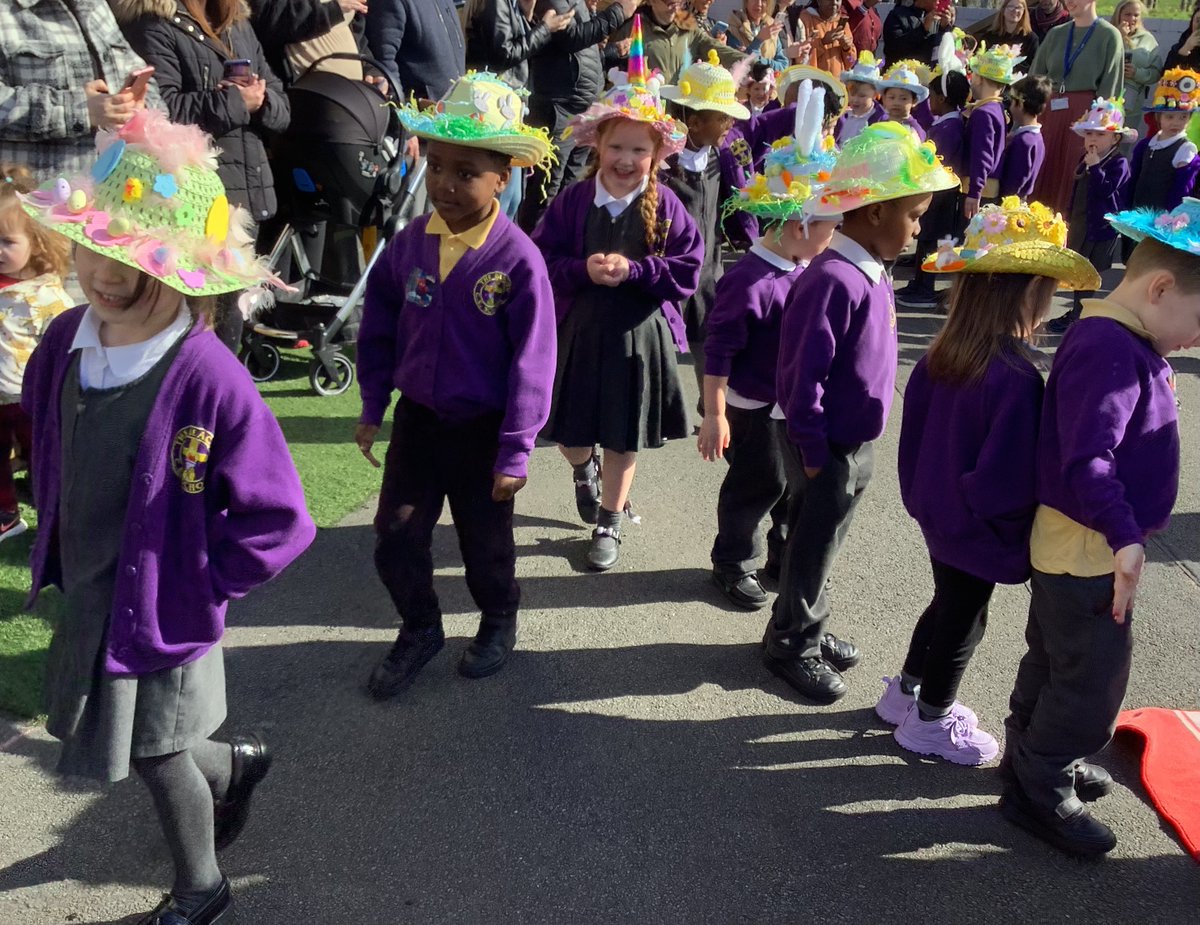 Today, Reception A had our Easter Bonnet Parade! The rain held off and the sun came out and we got to show off our marvellous creations. Thank you to all of the parents and carers for your hard work at making such creative bonnets 🐰🐣👒. Happy Easter!