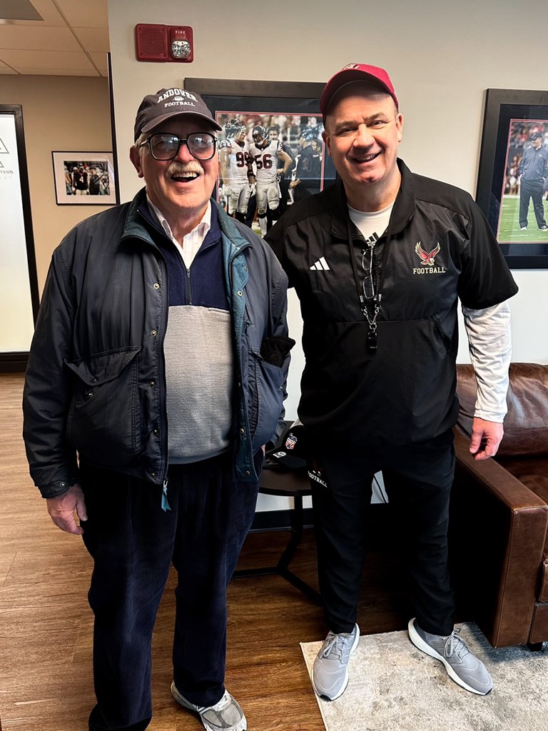 Great to have 6X Super Bowl champion Ernie Adams on campus today! 🦅
