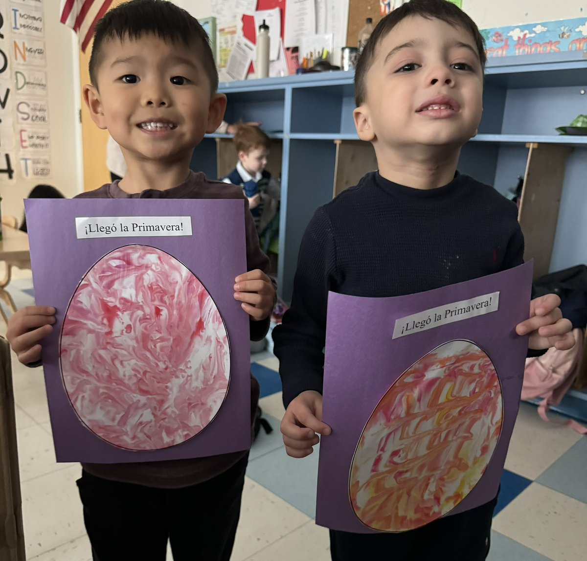 🌟 Our pre-k learners had a blast creating marble paper eggs! 🥚✨ With just a splash of food coloring and shaving cream, they transformed plain paper eggs into colorful masterpieces! 🎨 <a href="/MineolaUFSD/">Mineola UFSD</a> @msTaverasDLPrek #mineolaproud
 #CreativeLearning #EggcellentArt