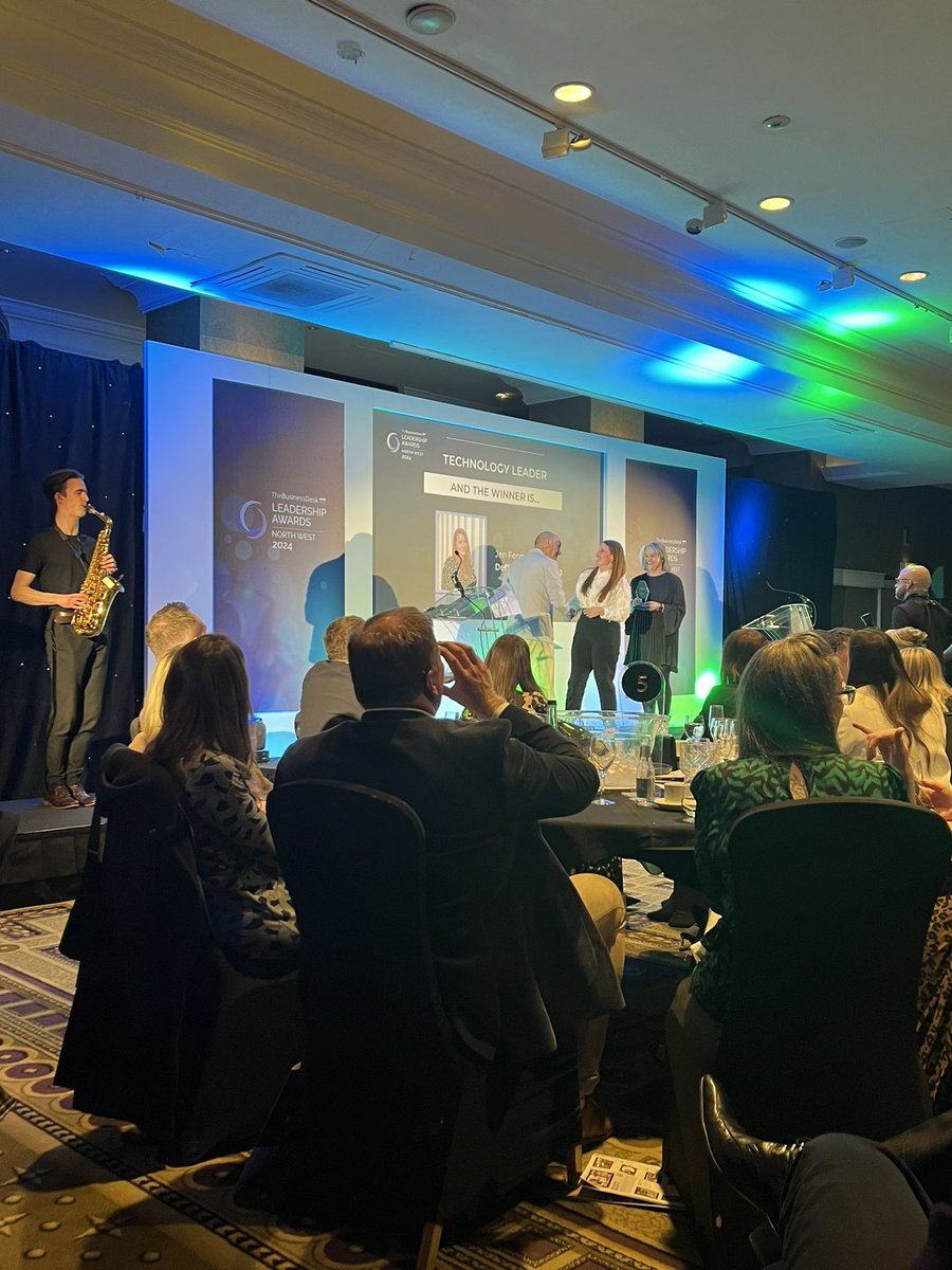 A huge congratulations to Jen Fenner from @DefProcEng on winning the Technology Leader award this evening. We're incredibly proud to have you as a customer at @LSPsocials.