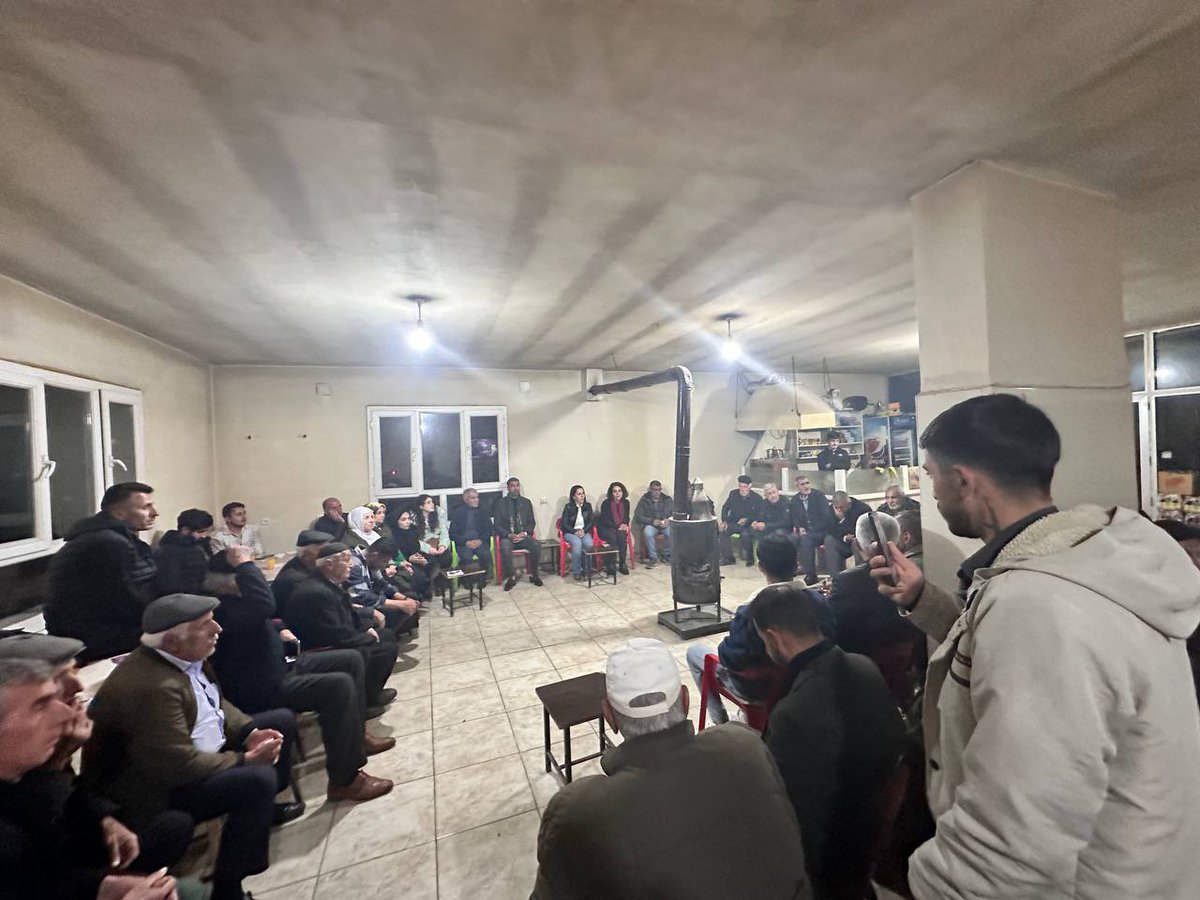 licedemparti's tweet photo. Amed milletvekilimiz AdaletKaya lice DemParti eşbaşkanlarımız ve yöneticilerimiz DemParti licebelediyesi eşbaşkanadaylarımızvemeclis üyelerimizdeğerli licehalkımızlabirlikte gerçekleştirdiğimiziftaryemeğimizin ardındansıne(oyuklu)köyümüzdeseçim çalışmamızadevamettik
@AdaletKaya_ https://t.co/V7h3arbTTx