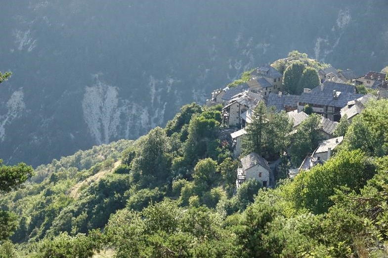 Biodiversity and Society: science, policy and transformative change - join this year's @Alternet_Europe summer school, supported by @BiodiversaPlus, in the wonderful village of Peyresq, Haute-de-Provence Alpes, France. Applications open until 25th April alterneteurope.eu/summerschool/