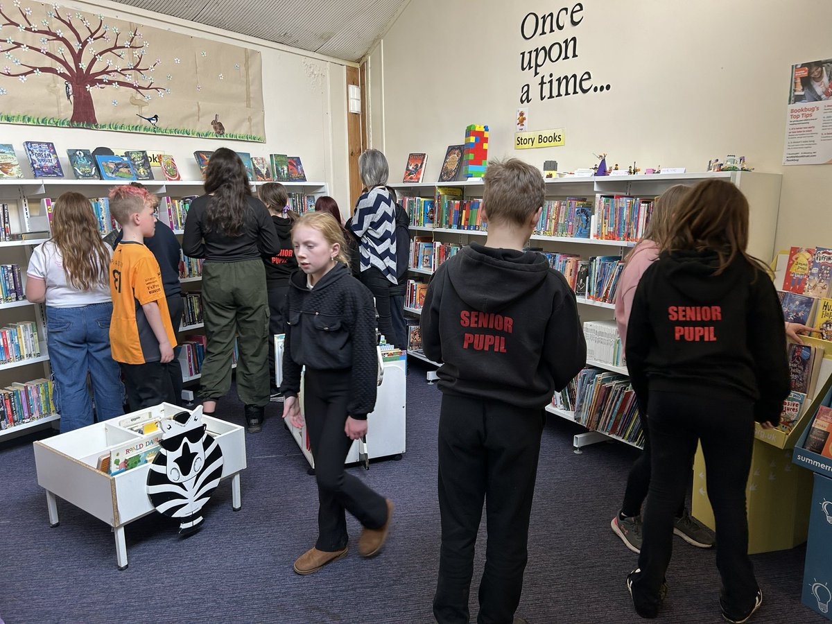 P6/7W have enjoyed a visit to the library and explored some new authors & genres. Thank you Gorebridge Library, see you again after the holidays! ☀️📚