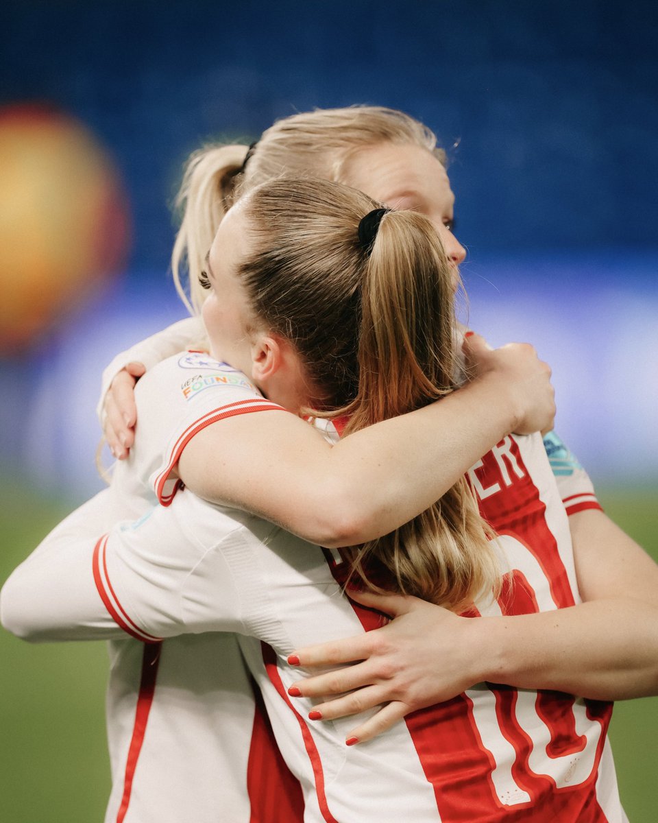 AjaxVrouwen tweet picture