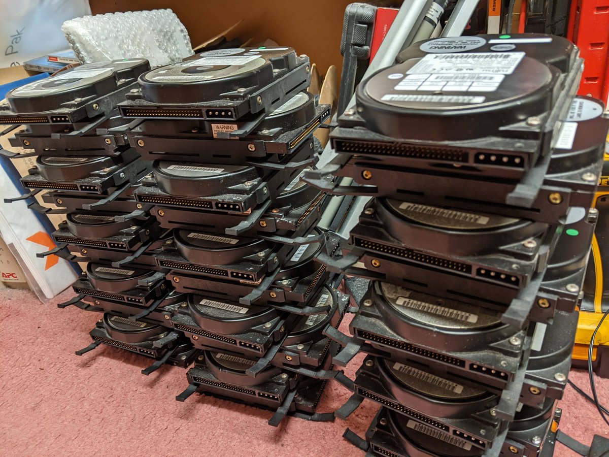DextersTechLab's tweet image. Something bizarre is happening in the lab; symmetrical hard disk stacking! 👻
