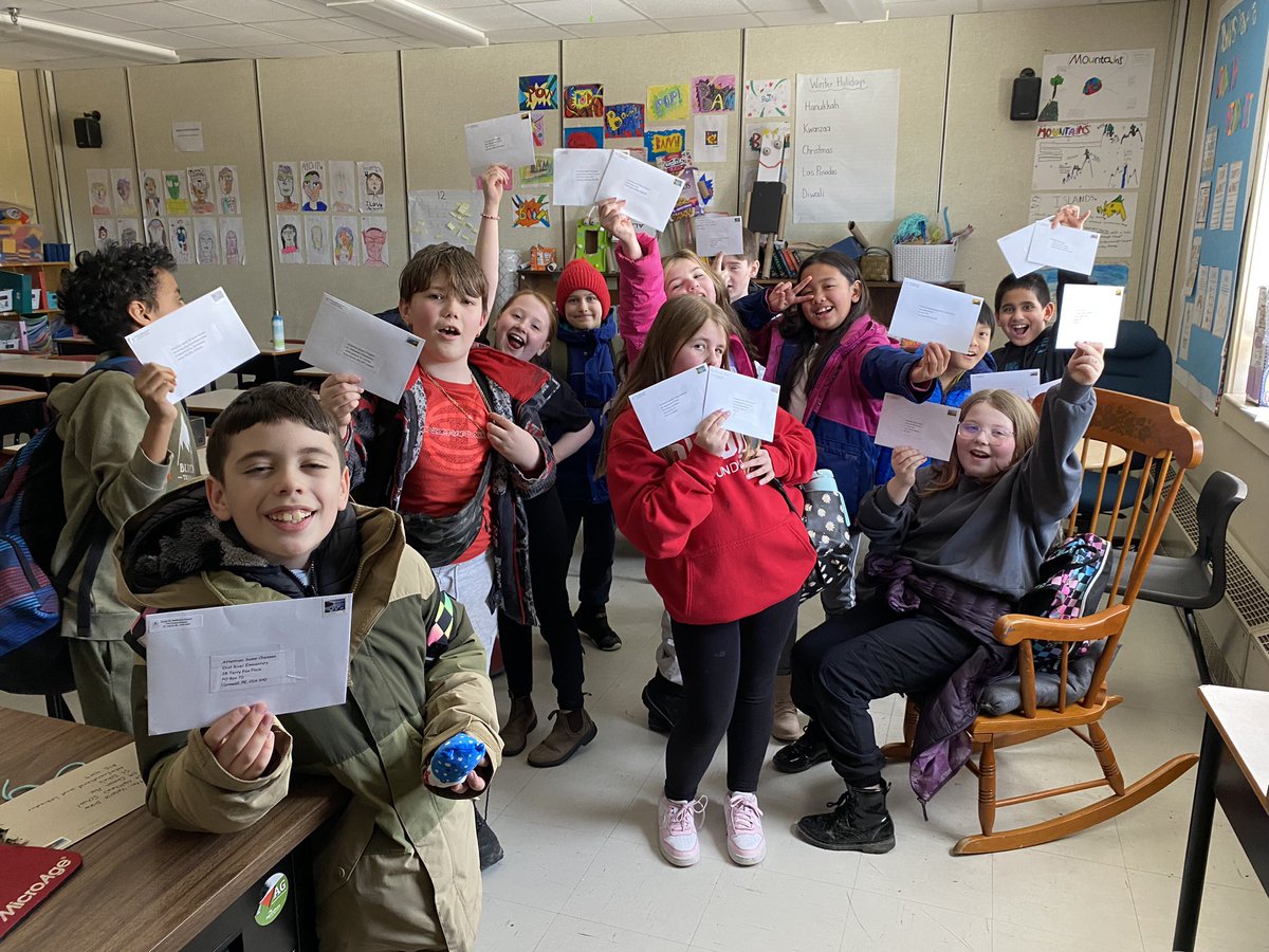 Ms.Drew (@msvdrew) on Twitter photo Our postcards are all ready to be mailed for the Across Canada Postcard Exchange! <a href="/StMattsTigers/">École St. Matthew's School</a> Our postcards are all ready to be mailed for the Across Canada Postcard Exchange! <a href="/StMattsTigers/">École St. Matthew's School</a>