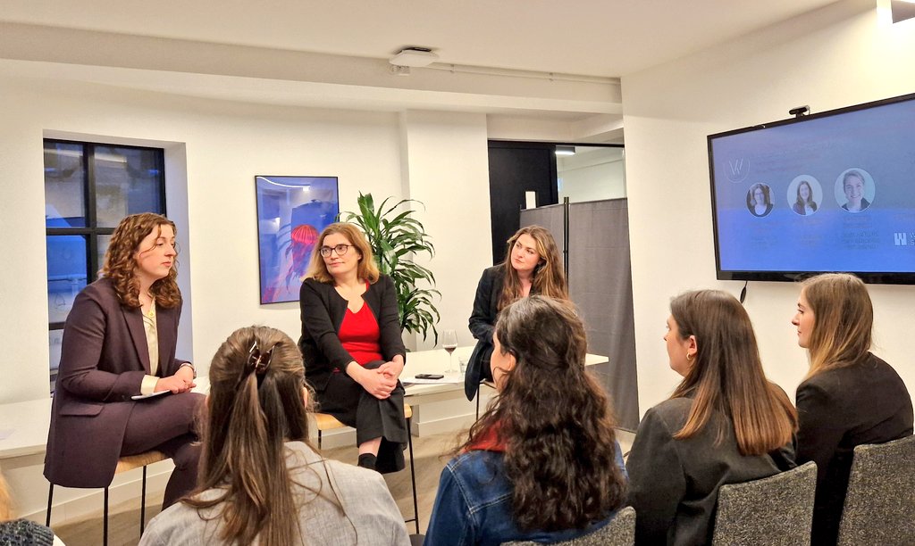 Great event this evening @WomenInPAScot - talking all things UK Internal Market Act and devolution with @McEwen_Nicola, @jo_hedley and @KimSomerside Lovely to catch up with friends and make new connections! #Policy #PublicAffairs #Scotland