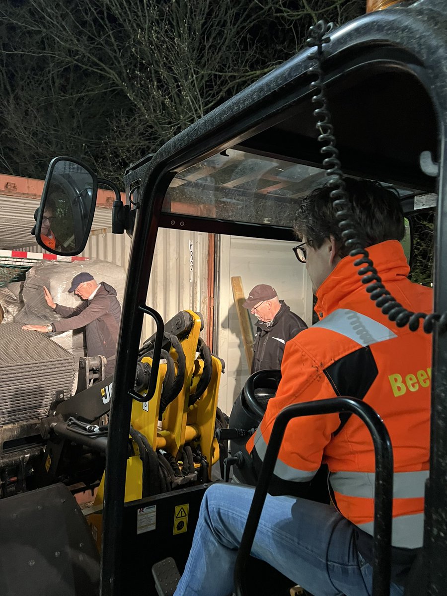 OPSPORING VERZOCHT
Hier volgt een politiebericht. Woensdagavond jongstleden is binnen 2 uur de vloer van de Multiselect Airdome verdwenen. Graag komen wij met de daders in contact. Mocht u iets weten en of gezien hebben, plaats uw reactie onder dit bericht.