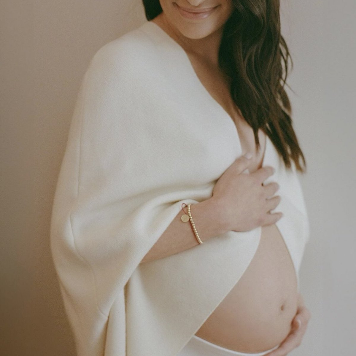 how can I be crying about a pregnancy that isn't even mine? 😭😭