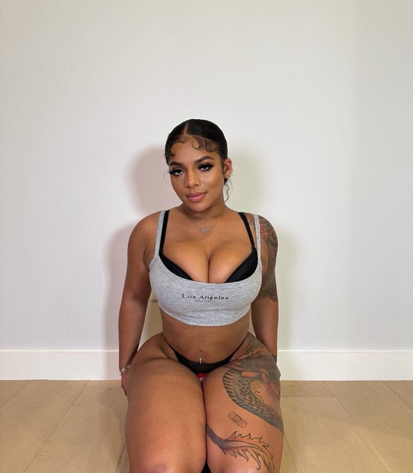 On my knees for you😋 https://t.co/epj5w1E5RM