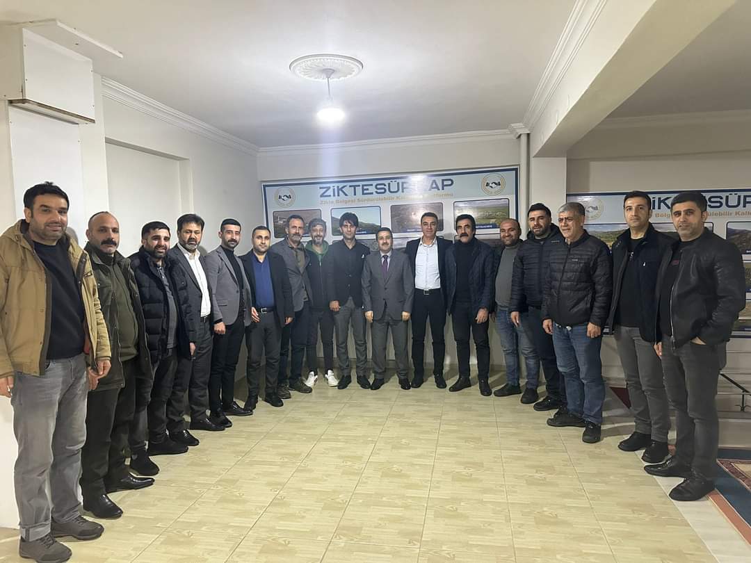 MHP Bingöl İl Genel Meclisi Üyeliği 1. Sıra adayı Sn. Metin BECERİKLİ, il başkan Yrd. Sn. Remzi YALÇIN, Sn. Mehmet ÇİNTAY ve beraberlerindeki heyet derneğimizi ziyaret ettiler. Kendilerine teşekkür eder, başarılar dileriz.
#ZİKTÉSÜRKAP
#ŞERNODER
#MURADANDERNEĞİ
#ÇAYTEPEDERNEĞİ
