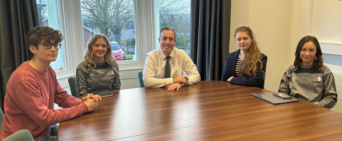 A wide ranging meeting with <a href="/SSUofNI/">Secondary Students’ Union NI</a> gave Education Minister <a href="/paulgivan/">Paul Givan</a> a welcome opportunity to listen to the voices of Ellen, Izzy, Lauren and Luc who shared their views on  Northern Ireland's education system.

Issues discussed included mental health, school uniforms,