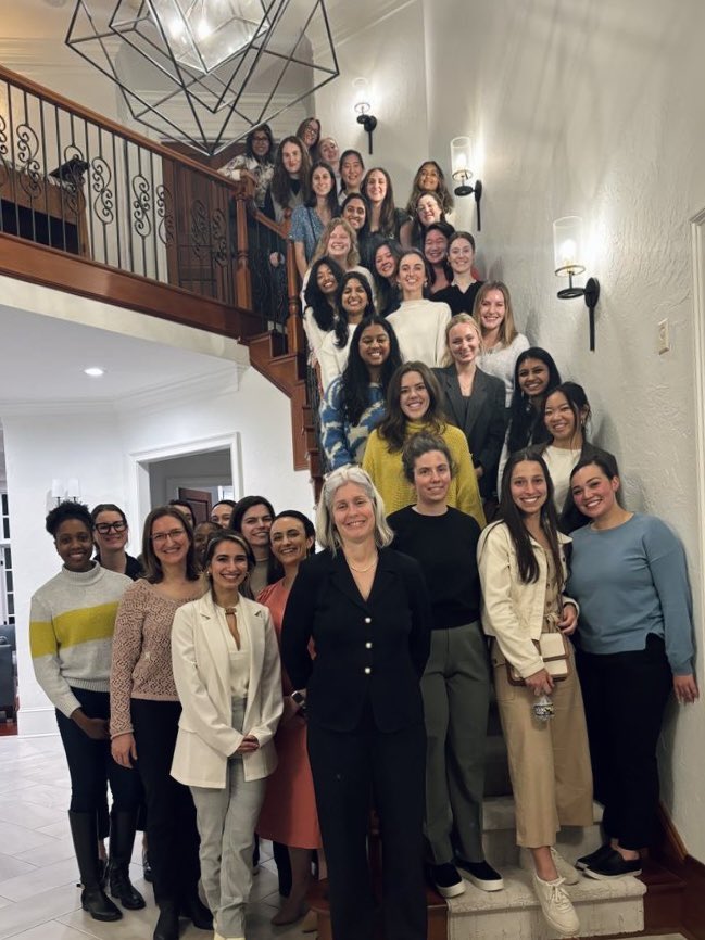 Future and current women in surgery! 👏🏼Thanks to the UNC AWS leadership team, residents, and faculty who put together another fantastic annual Wine and Cheese night, generously hosted by @CapriceGreenber! #WomeninSurgery #ilooklikeasurgeon
