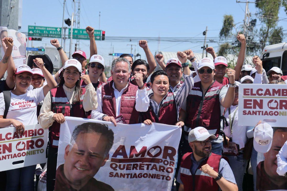 SNietoCastillo's tweet photo. La movilidad es un tema recurrente que me dicen las y los ciudadanos. Por la obra de 5 de febrero que no tiene fecha de conclusión llegan a pasar hasta 2 horas en el tráfico.
Los panistas siguen haciendo negocio afectando a las y los queretanos. 
#ElCambioConfiable #Morena https://t.co/v0NyPIzLCR