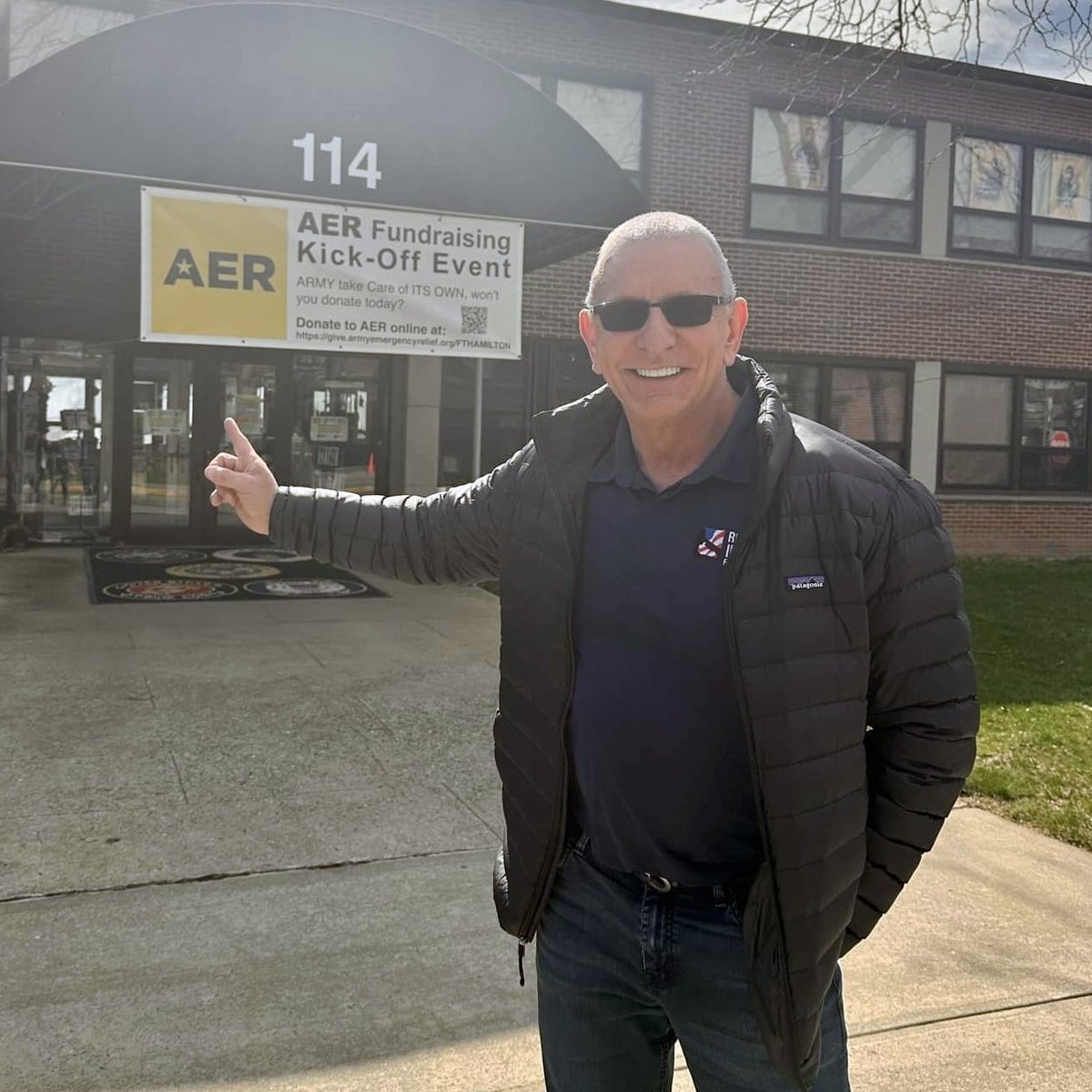 aerhq's tweet image. Even Chef @RobertIrvine knows it is #AER Annual Campaign season! Learn more here: armyemergencyrelief.org/campaign. 

(Thanks to the @rirvinefound team for sending this photo from their visit to #FortHamilton last week.)

@dcs_g9 @TRADOC @FTHAMPAO #ArmyEmergencyRelief #nonprofit